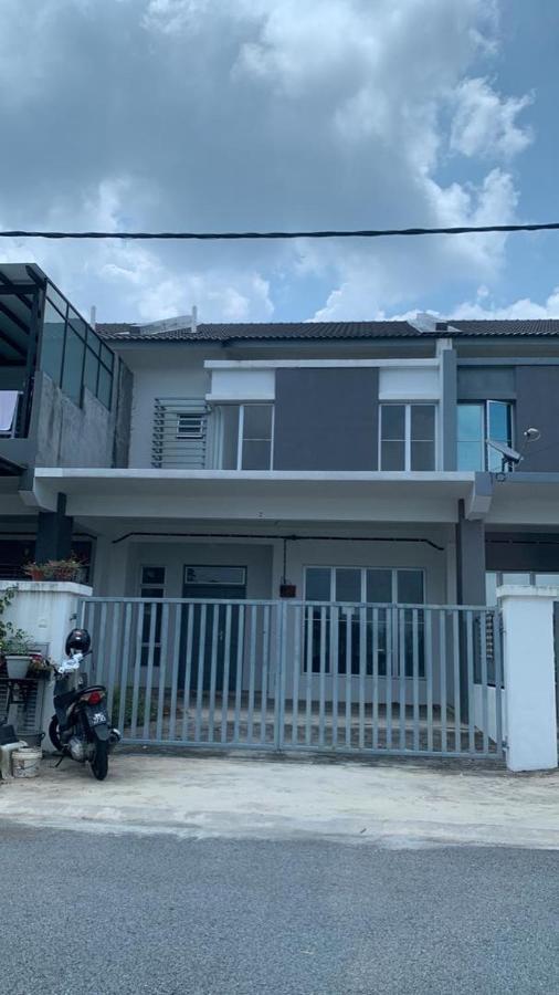 Cempaka Homestay Soga Perdana Batu Pahat Ngoại thất bức ảnh
